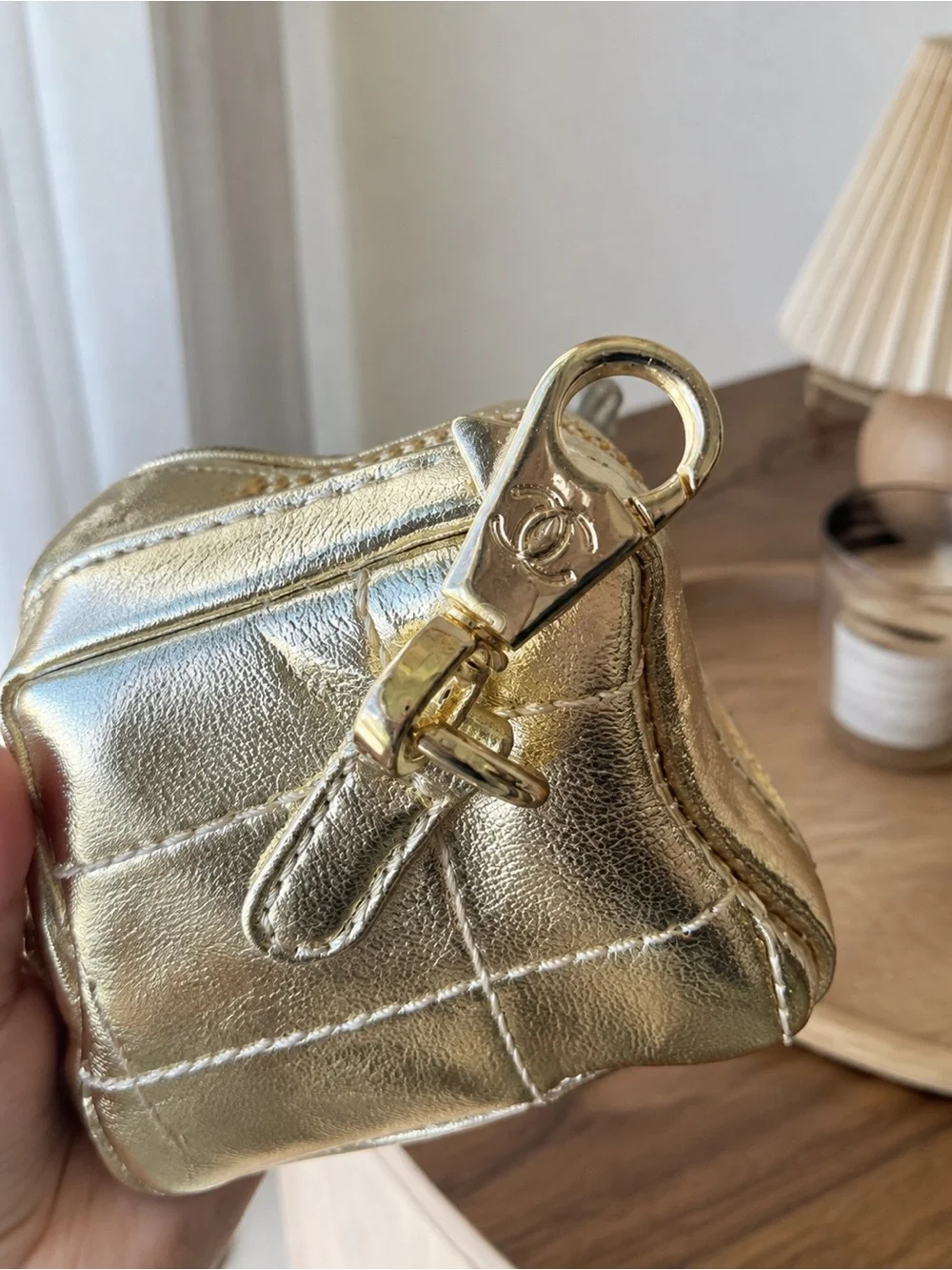 Source Unknown Shiny Gold Quilted Chain Shoulder Bag